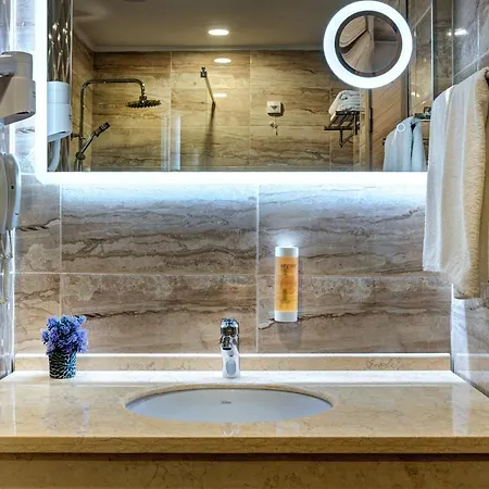 Хотел Maria Palace 4*